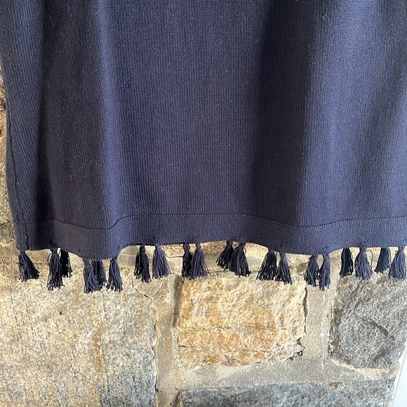 TALBOTS SIZE LP SLEEVELESS COTTON TOP WITH BOTTOM TASSELS NAVY - Picture 2 of 6